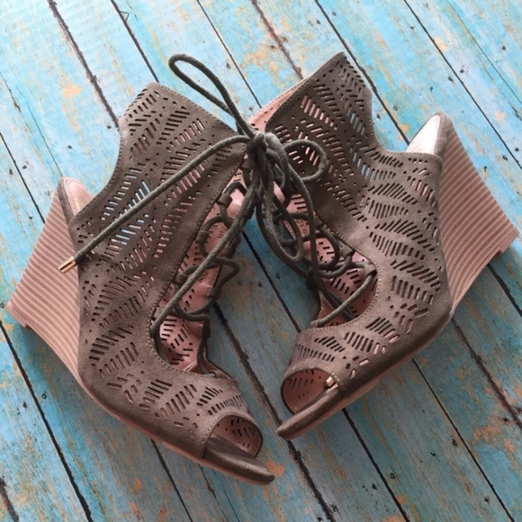 Report Shoes - Report 7 Lace Up Army Green Wedge Sandals